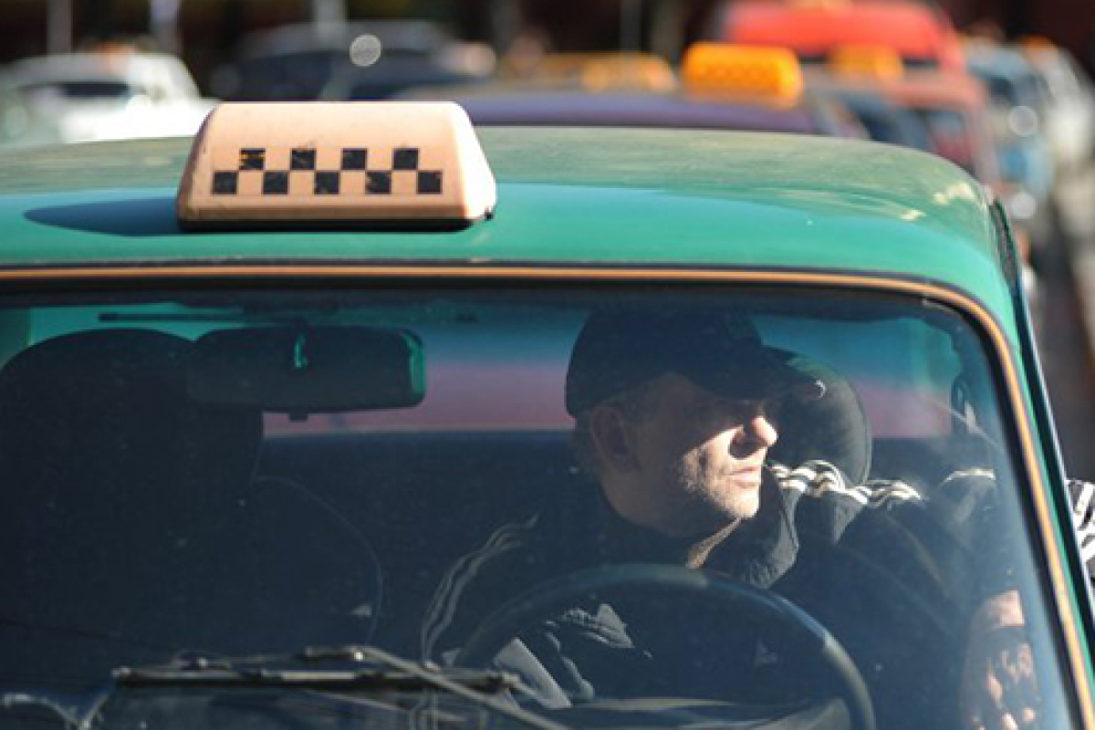 Депутаты придумали закон, по которому такси подорожает в 10 раз Депутаты придумали закон, по которому такси подорожает в 10 раз