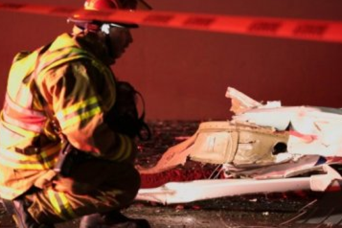 В США самолет врезался в офисное здание в центре города В США самолет врезался в офисное здание в центре города