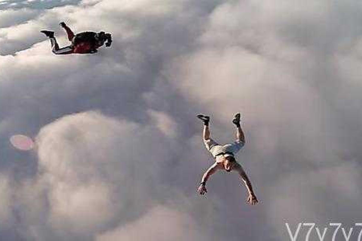 Финн без парашюта прыгнул с 4-километровой высоты