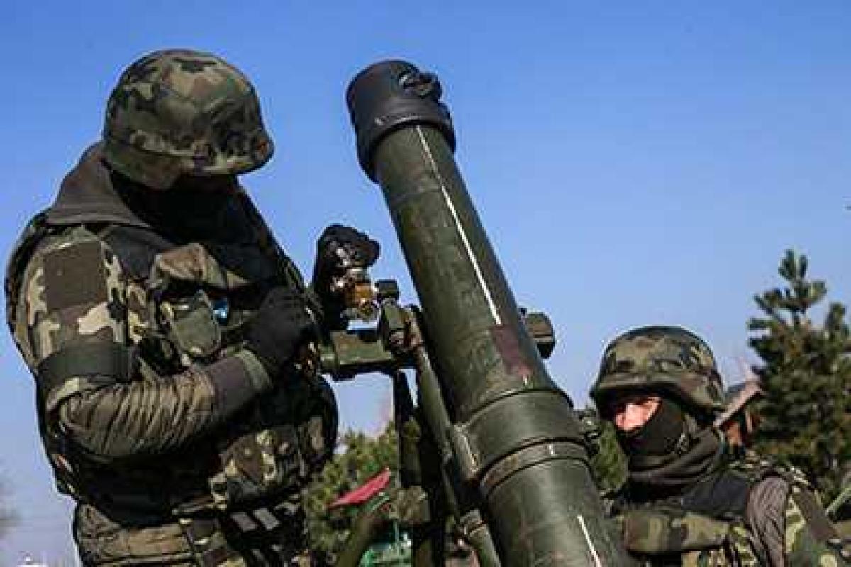 Второй час идет бой в Зайцево, террористы применяют весь арсенал вооружения Второй час идет бой в Зайцево, террористы применяют весь арсенал вооружения