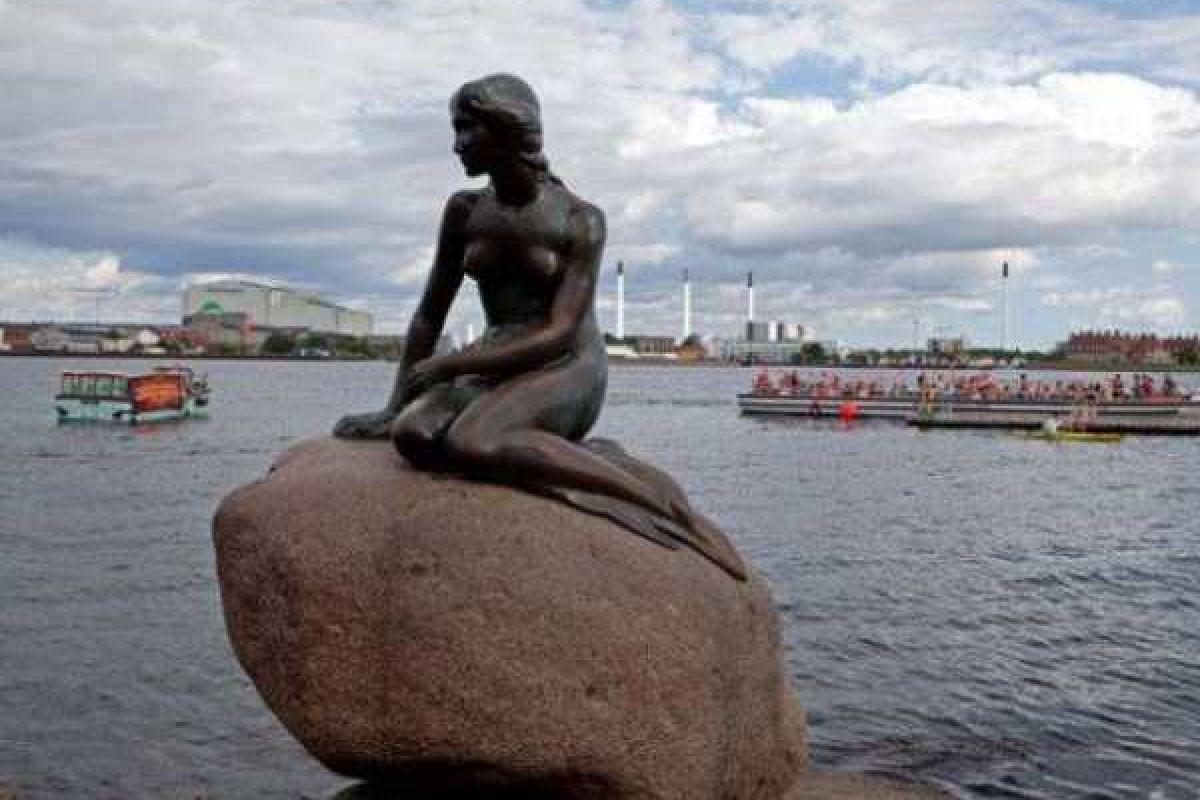 Памятник Русалочке в Дании Facebook признал непристойным