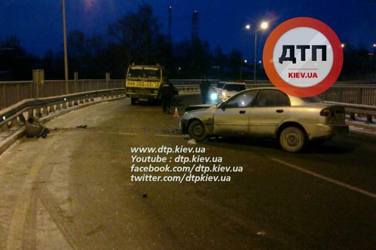 В аэропорту Борисполь автомобиль влетел в отбойник В аэропорту Борисполь автомобиль влетел в отбойник