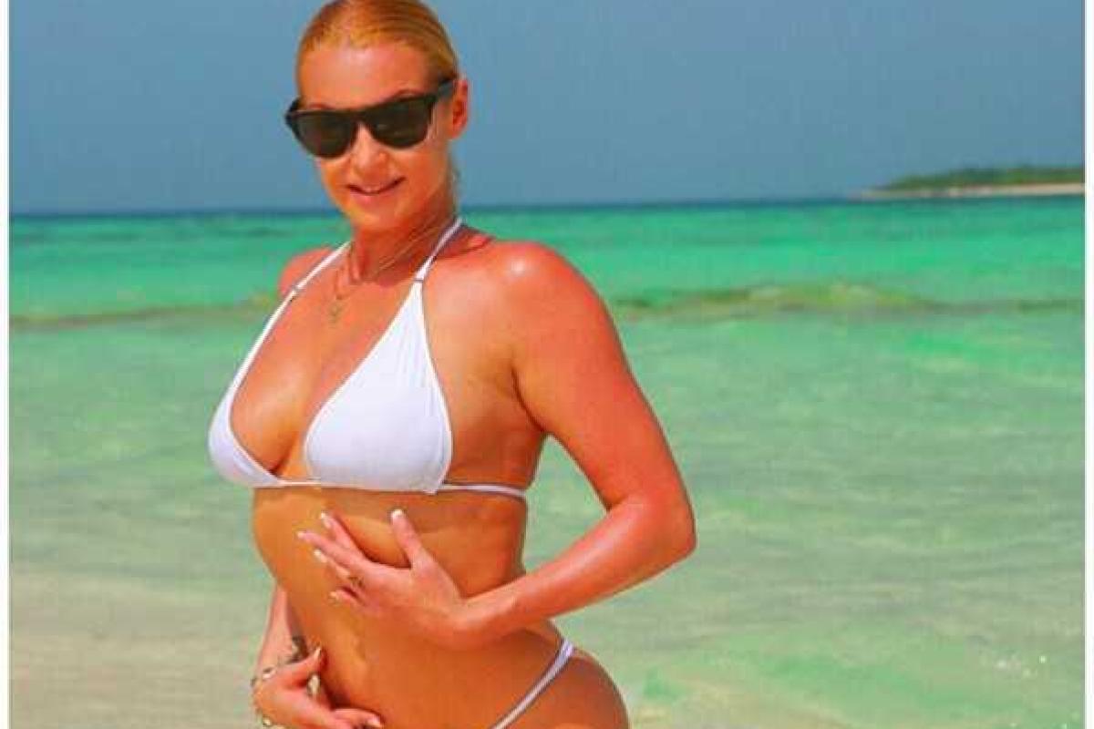 Волочкова показала фото в миниатюрных трусиках