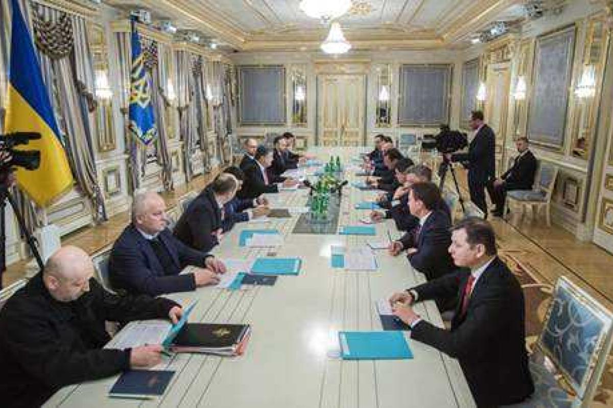 Порошенко принял решение вернуть ВР право контроля над Генеральной прокуратурой Порошенко принял решение вернуть ВР право контроля над Генеральной прокуратурой