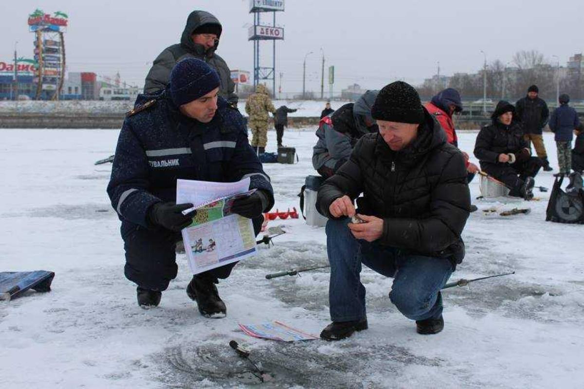 Спасатели призывают граждан не выходить на тонкий лед Спасатели призывают граждан не выходить на тонкий лед