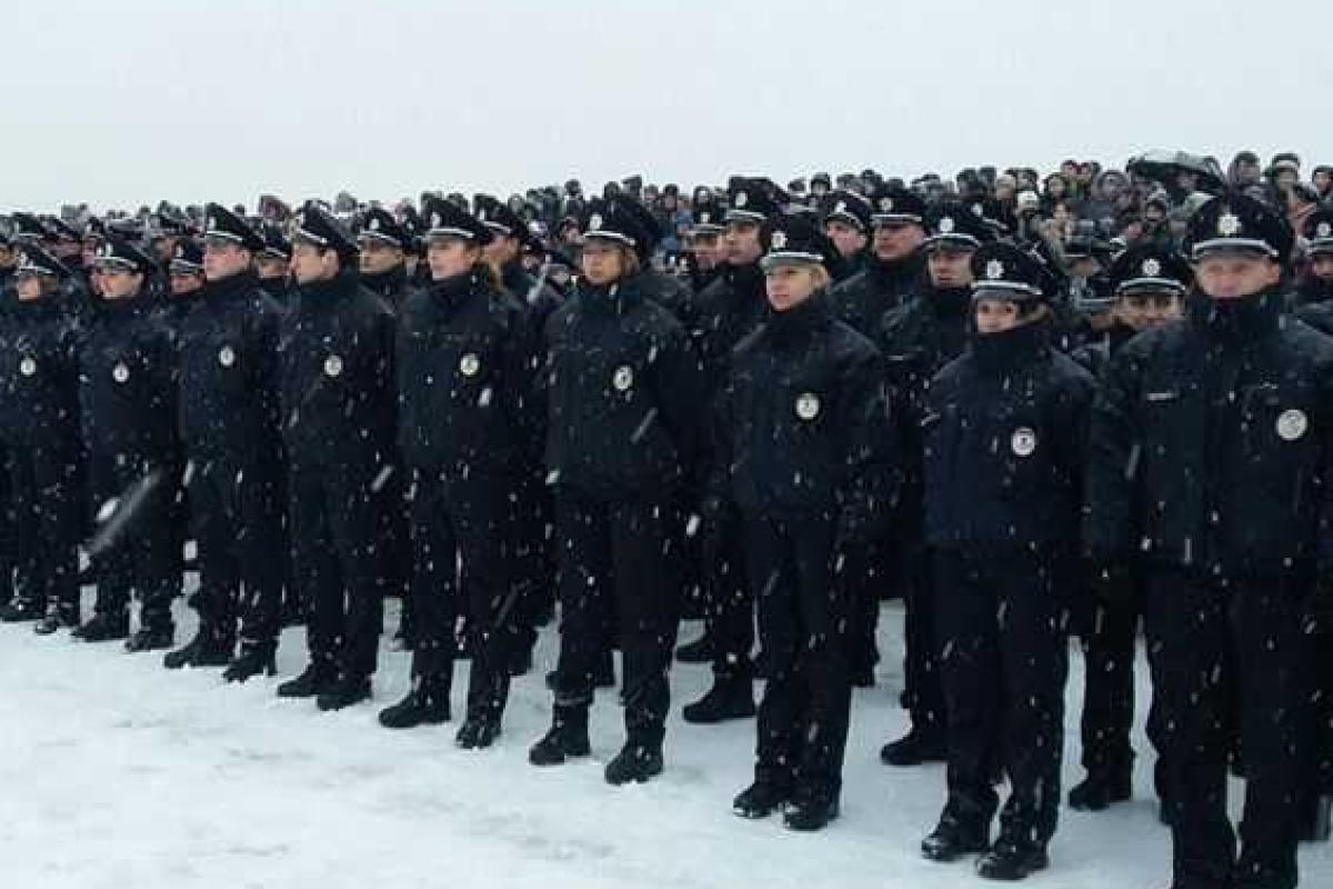 В Днепропетровске стартовала патрульная полиция В Днепропетровске стартовала патрульная полиция