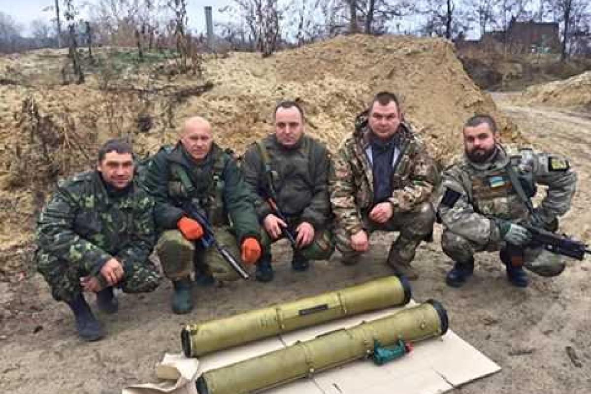 В районе Счастья украинские бойцы "отжали" у боевиков два ПТУРа В районе Счастья украинские бойцы "отжали" у боевиков два ПТУРа