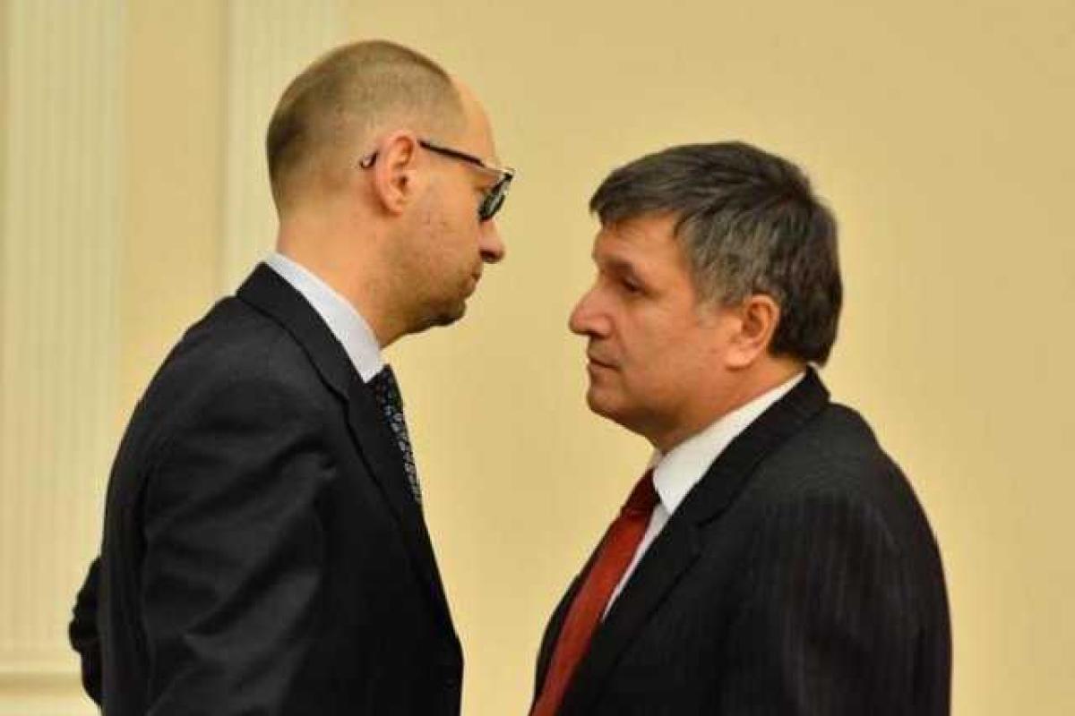 Политолог: Досрочные выборы в парламент состоятся, но уже без "Народного фронта"