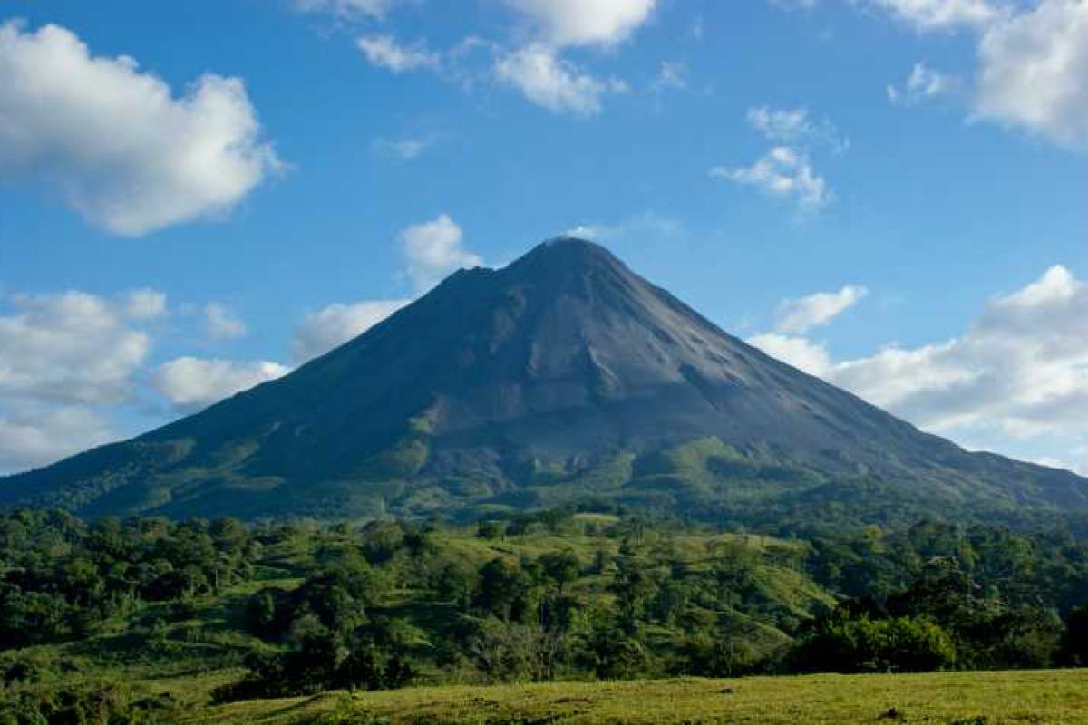 Итальянский политик хочет ввести налог на вулканы