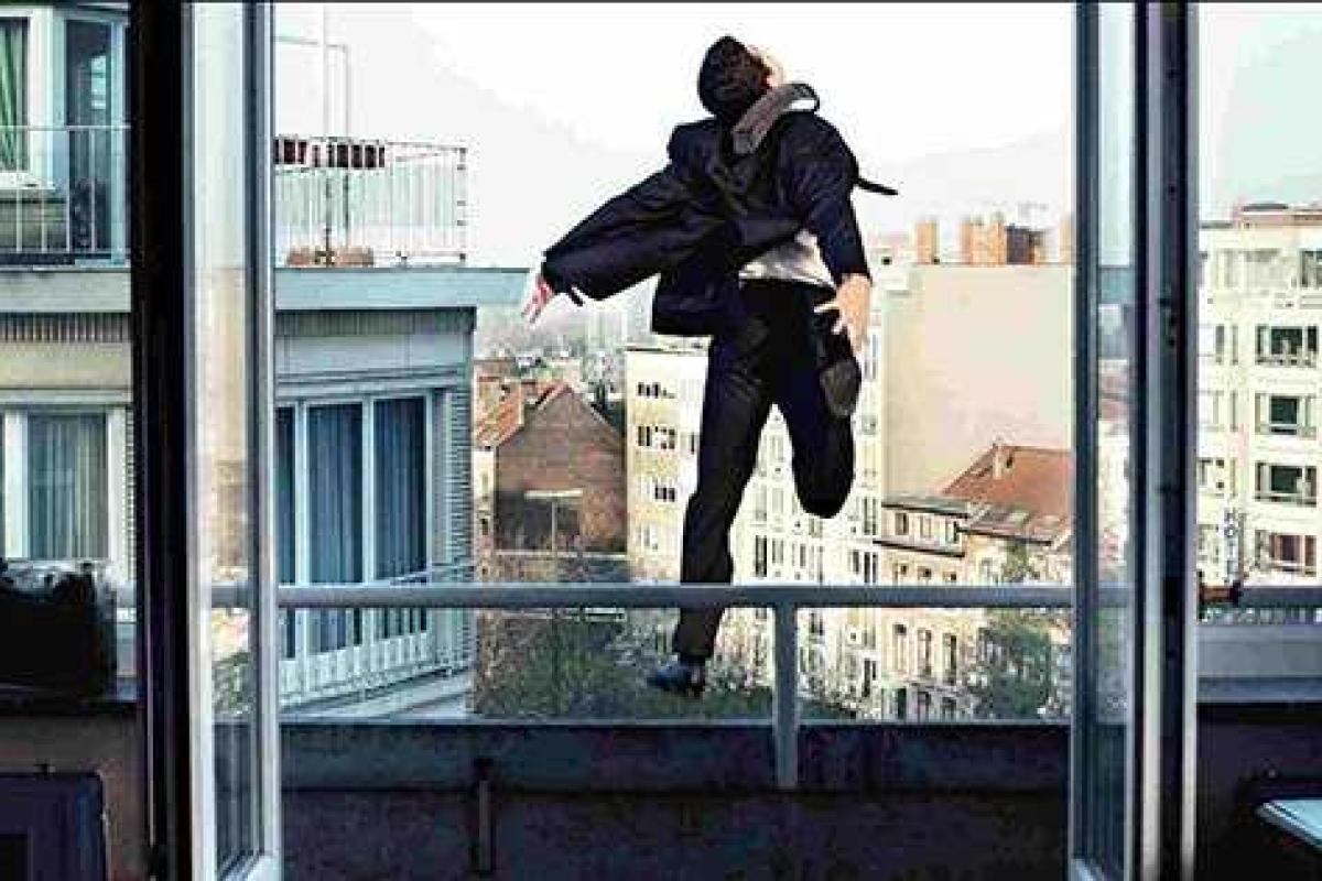 Россиянин сорвался с седьмого этажа, убегая от кредиторов 