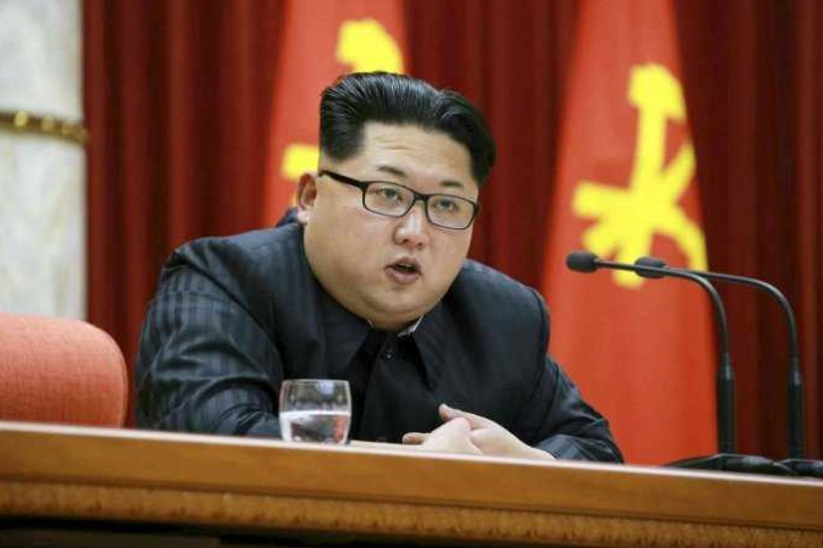 Ким Чен Ын вручил награды создателям водородной бомбы 