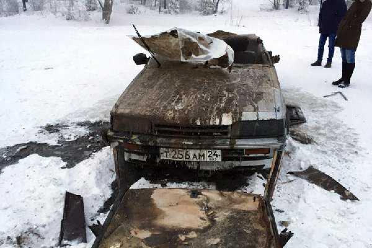 В поднятом со дна Енисея авто обнаружили вещи 1990-х годов 