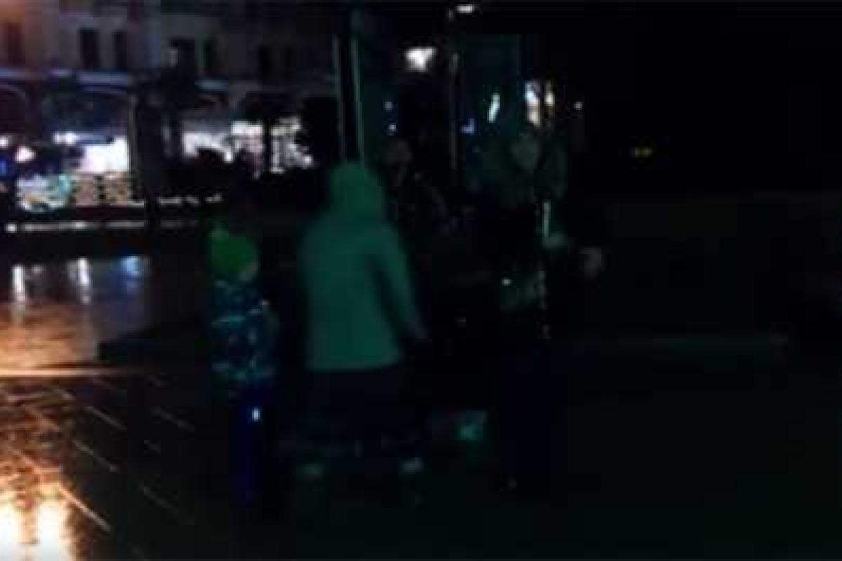 На Рождество жители Ялты в полной темноте пели украинские колядки На Рождество жители Ялты в полной темноте пели украинские колядки