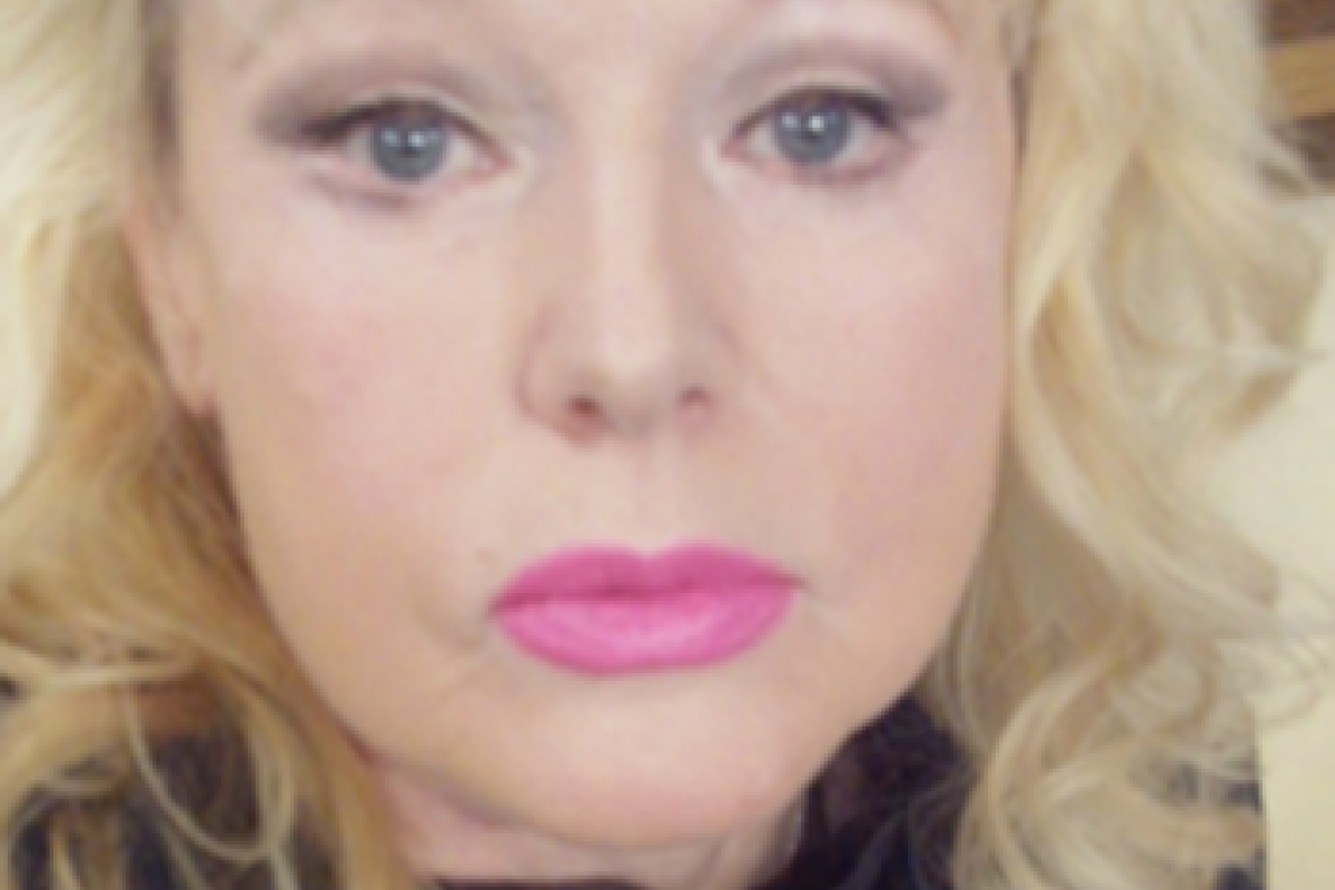 Секс-символ СССР Елена Кондулайнен в 57 лет готовится родить третьего ребенка