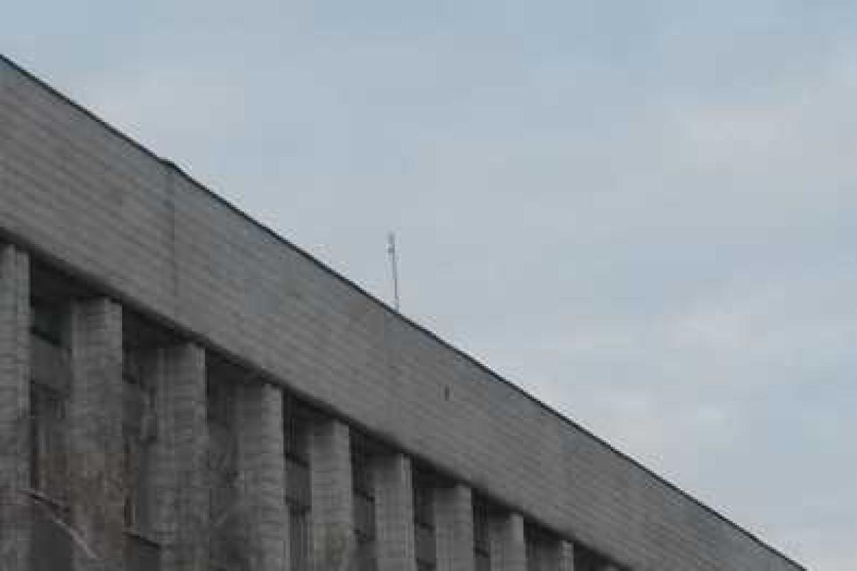 В Мариуполе на здании главка полиции исчез флаг Украины