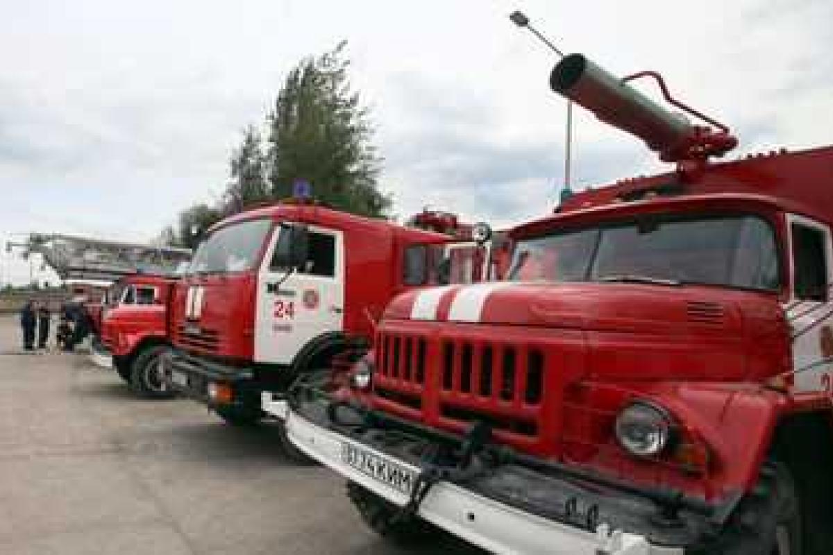 В центре Киева пылает офисный центр  В центре Киева пылает офисный центр