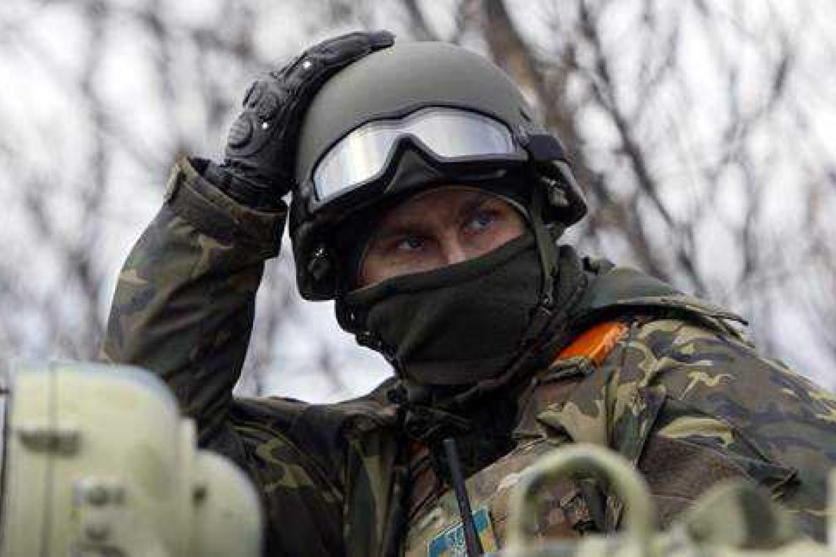 В бою на Донбассе ранены трое украинских военных В бою на Донбассе ранены трое украинских военных