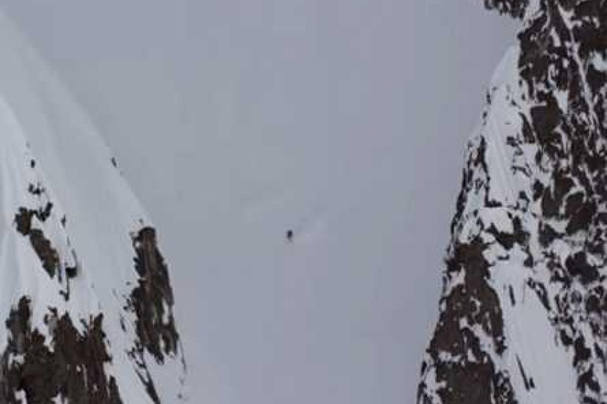 На Аляске лыжница сорвалась с горы, пролетела 300 метров и выжила