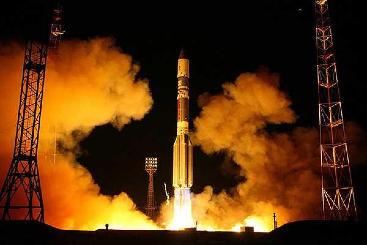 Российский "Бриз-М" развалился на орбите