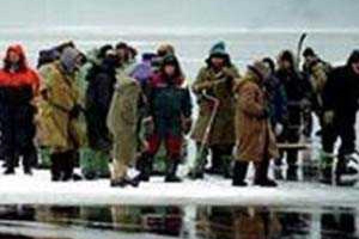 В Хабаровском крае оторвавшаяся льдина унесла более 40 рыбаков и 28 машин