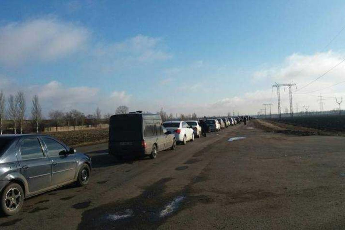 На пунктах пропуска в зоне АТО отключили электричество и подтянули скорые помощи На пунктах пропуска в зоне АТО отключили электричество и подтянули скорые помощи