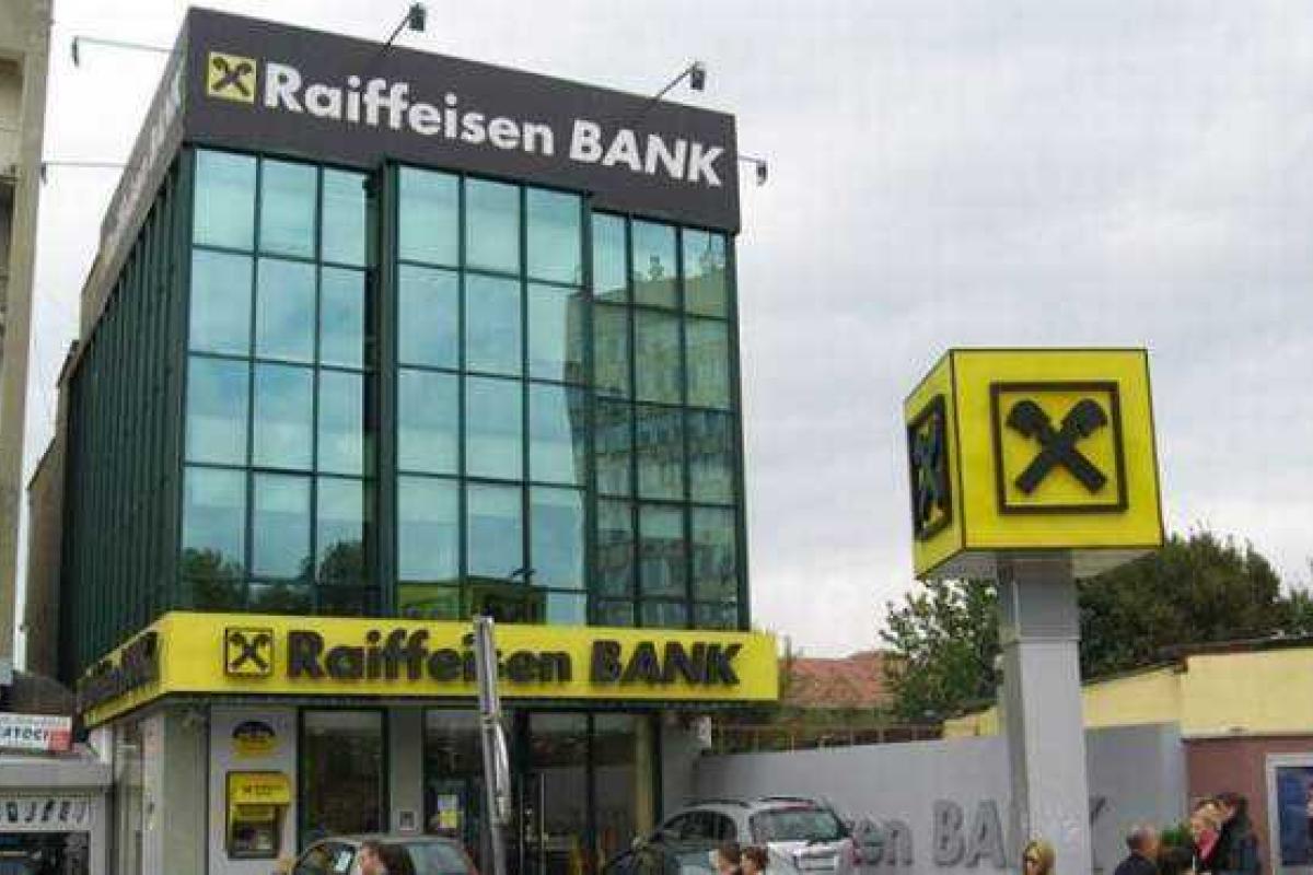 Жители Москвы заблокировали работу банка: люди требуют избавиться от Крыма и вернуть курс доллара