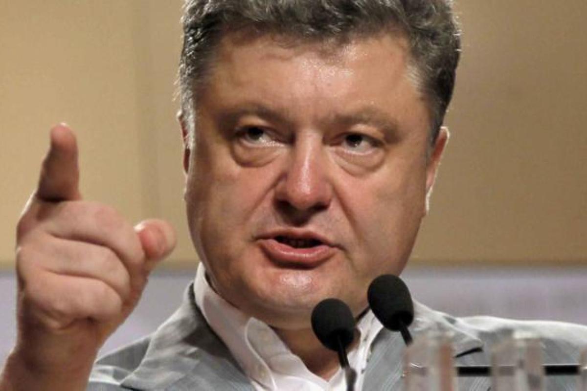 Порошенко приказал срочно внести изменения в Бюджет, отменив «правку Деркача» Порошенко приказал срочно внести изменения в Бюджет, отменив «правку Деркача»