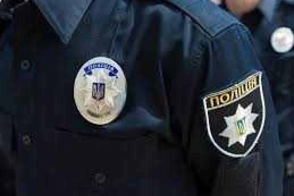 В Донецкой области пьяный волонтер напал на полицейского и искусал его В Донецкой области пьяный волонтер напал на полицейского и искусал его