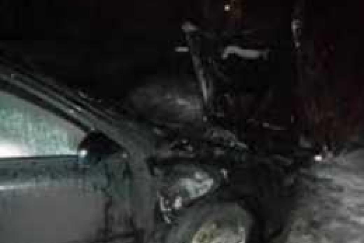 Во дворе столичной многоэтажки загорелся автомобиль Во дворе столичной многоэтажки загорелся автомобиль