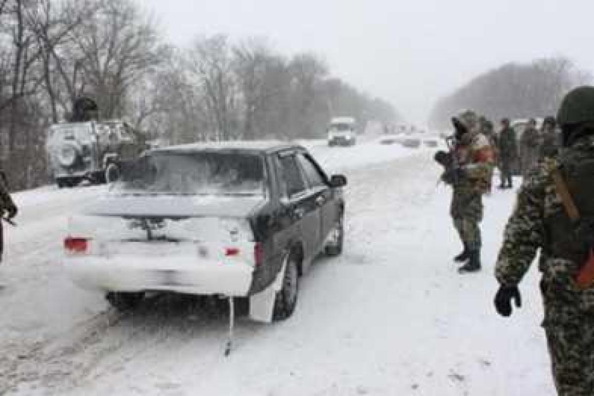 Жители села Приморское требуют убрать блокпост вблизи Мариуполя из-за возмутительного поведения солдат ВСУ