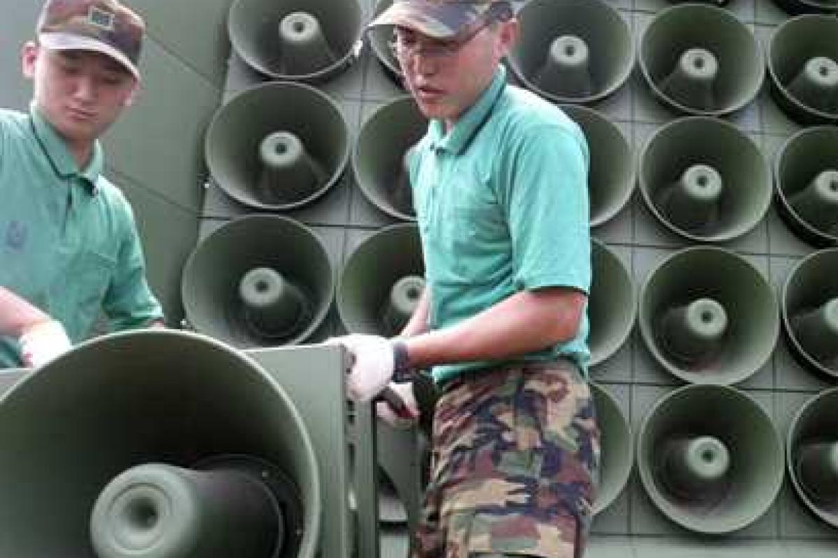 Южная Корея возобновит пропагандистское вещание на КНДР