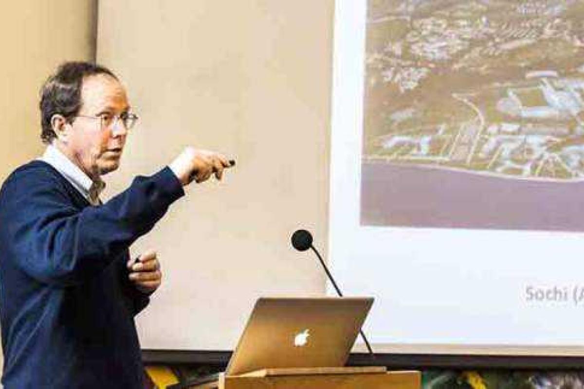 Американский политолог считает, что Донбасс станет «ничейной землей в Европе»  Американский политолог считает, что Донбасс станет «ничейной землей в Европе»