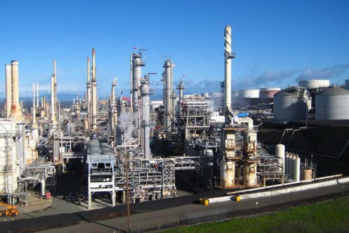 Китай понимает, что Россия на грани исчезновения и начал покупать нефть у США, - СМИ