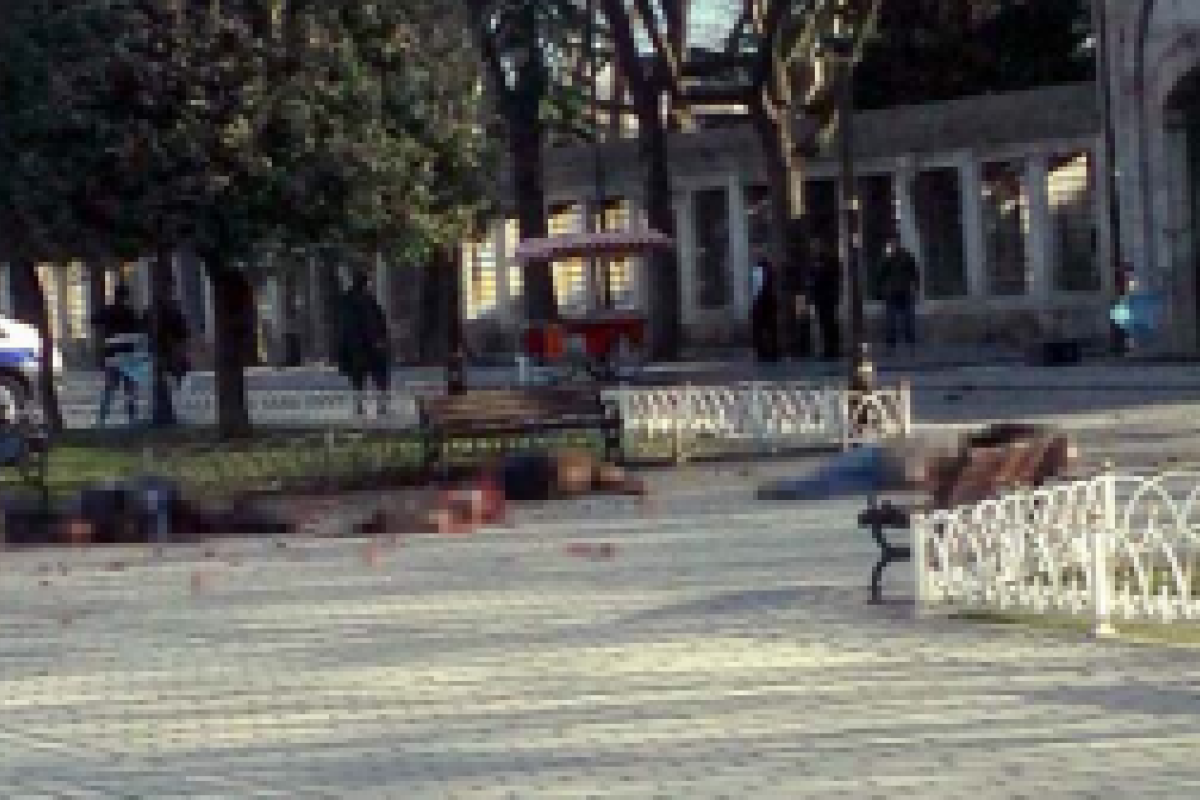 Официально: число погибших и раненых при взрыве в Стамбуле идет на десятки Официально: число погибших и раненых при взрыве в Стамбуле идет на десятки