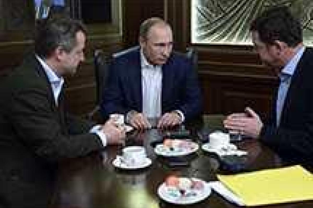 На вопрос журналистов, бомбила ли Россия объекты повстанцев в Сирии, Путин ответил: "Все они врут"