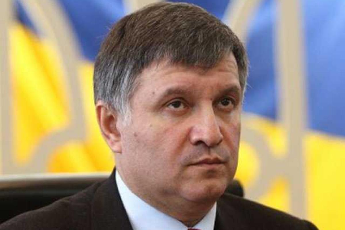 Офис Яценюка принял решение идти на конфликт с АП из-за угрозы отставки Авакова - эксперт