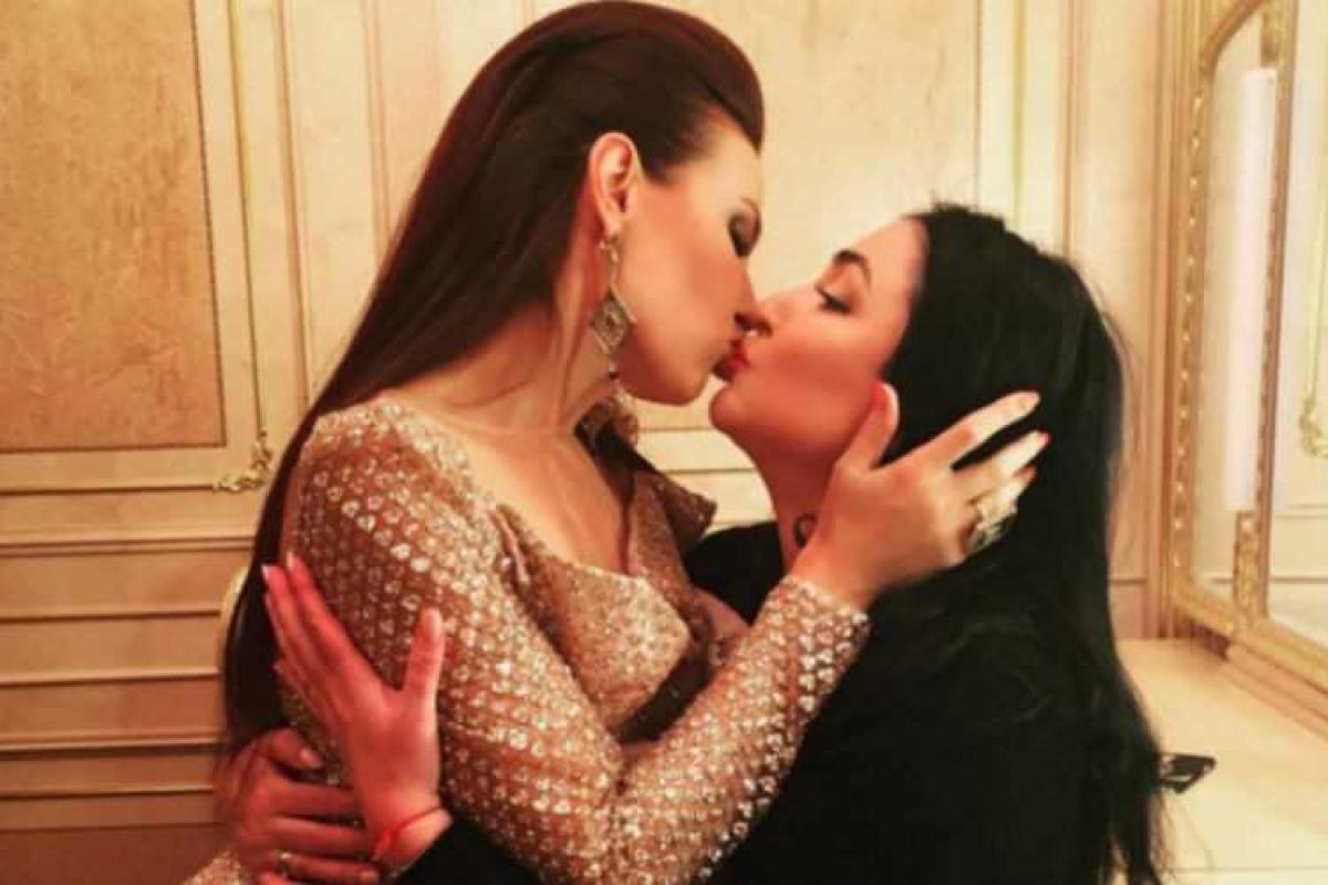 В сети появилось фото страстного поцелуя Эвелины Бледанс и Лолиты