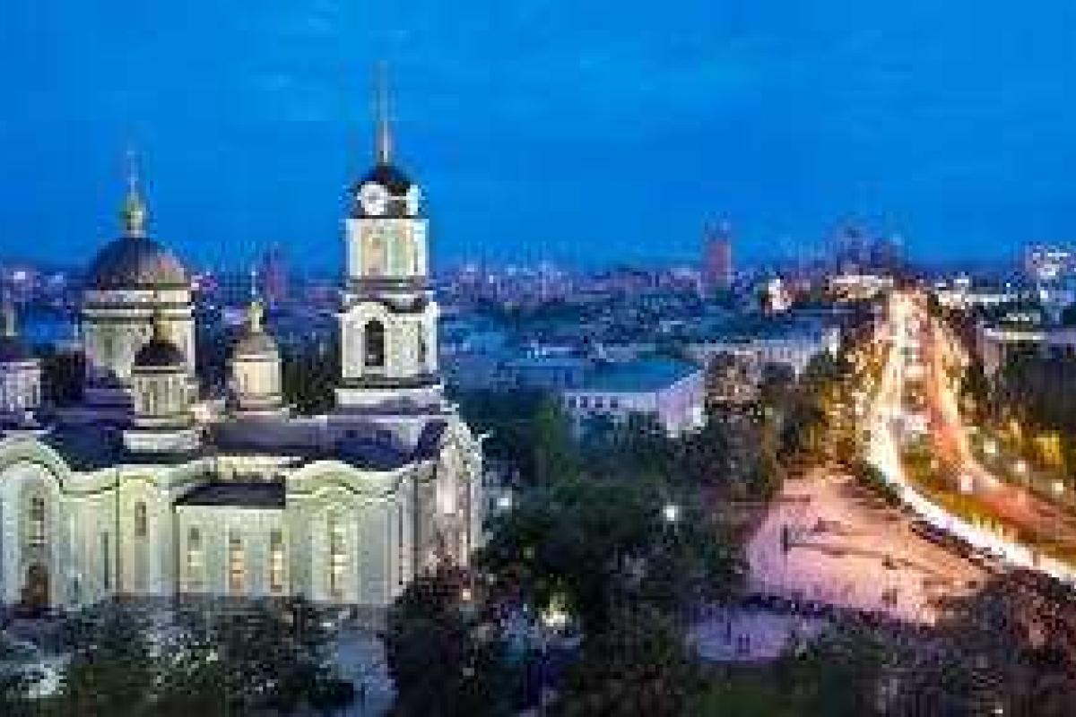 Донецк встречал Новый год с Украиной: флаги, ленты, герб, гимн