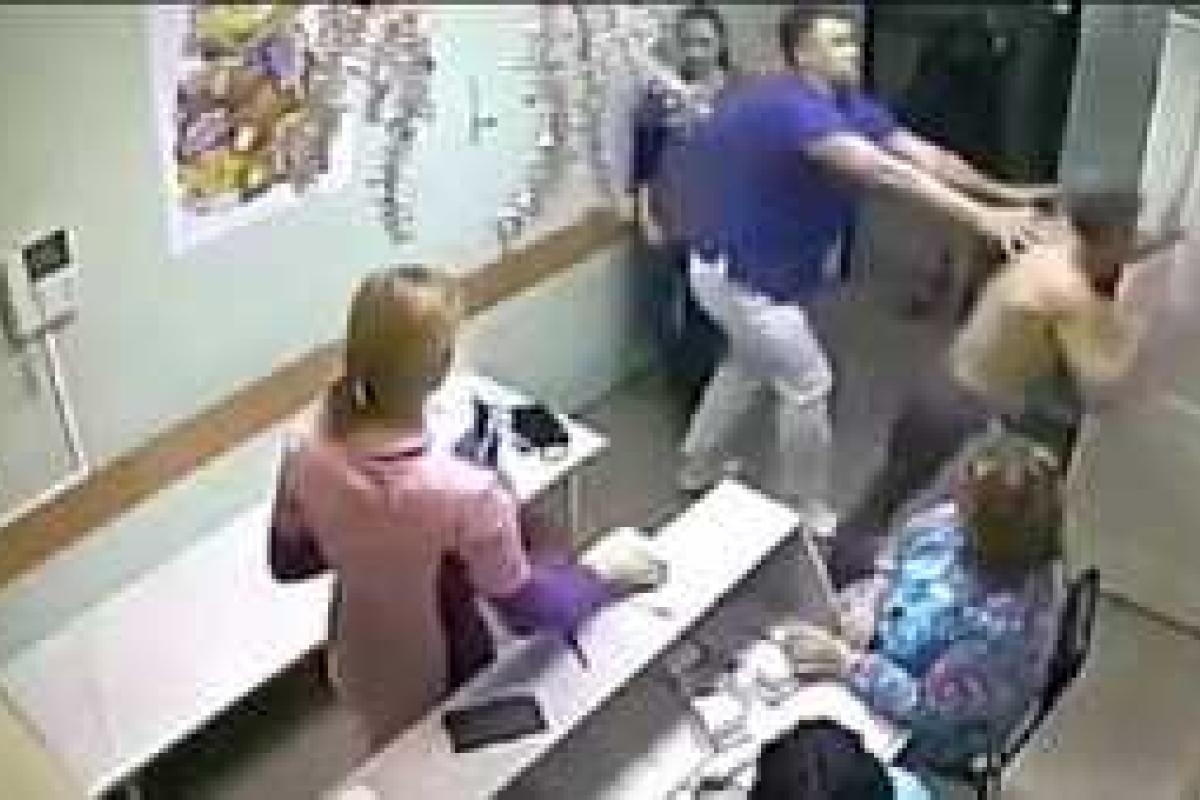 Главврач белгородской больницы рассказал, где сейчас находится "доктор-боксер", убивший пациента