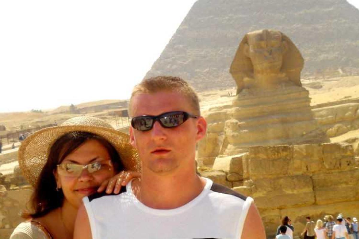 Возле египетских пирамид бандиты в масках открыли огонь по туристам