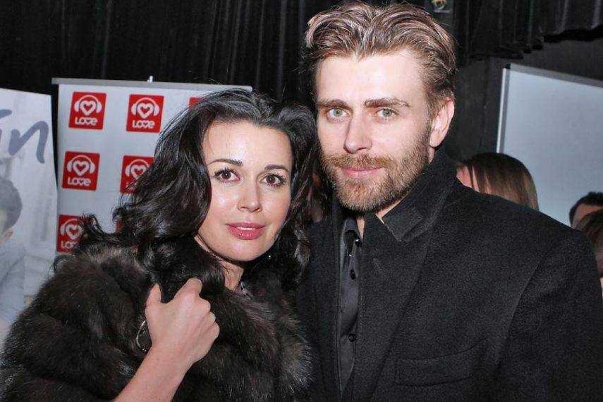 Анастасия Заворотнюк опровергла слухи о разводе с мужем 