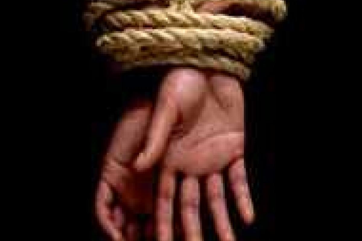 Боевики "ДНР" похищают молодых женщин для продажи за границу, - штаб АТО Боевики "ДНР" похищают молодых женщин для продажи за границу, - штаб АТО