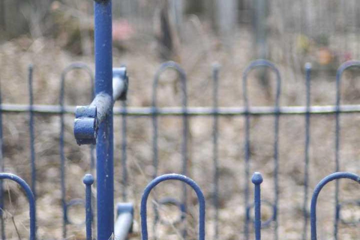 На Харьковщине мужчина и женщина совершали кражи на кладбище На Харьковщине мужчина и женщина совершали кражи на кладбище