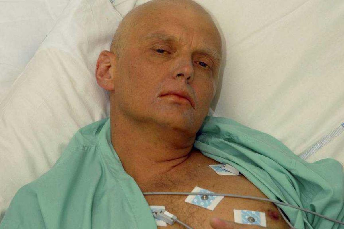 Журналист: Уже совсем скоро мы станем свидетелями финала страшной и запутанной биографии под названием "Владимир Путин" Журналист: Уже совсем скоро мы станем свидетелями финала страшной и запутанной биографии под названием "Владимир Путин"