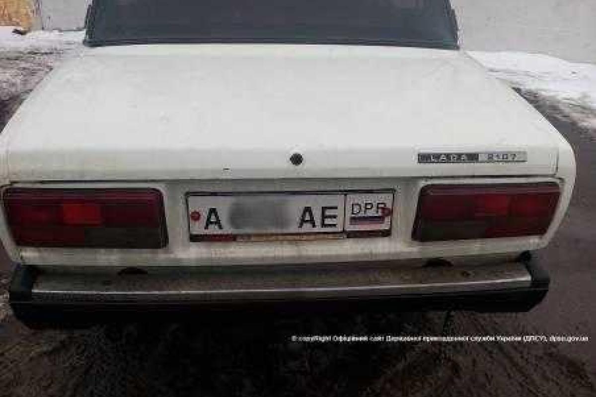 Житель Макеевки пытался пересечь линию разграничения на авто с фейковыми номерами «ДНР»