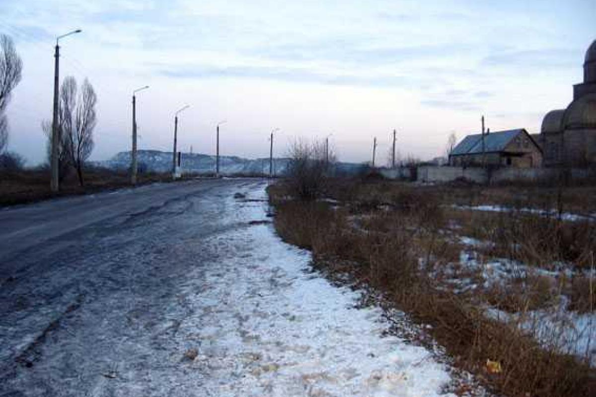 Жительницу Доброполья пытались изнасиловать на безлюдной улице и порезали ножом