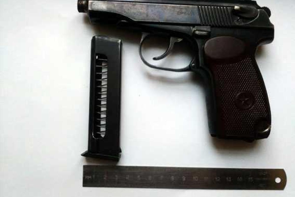 Житель Донетчины угрожал медикам пистолетом Житель Донетчины угрожал медикам пистолетом