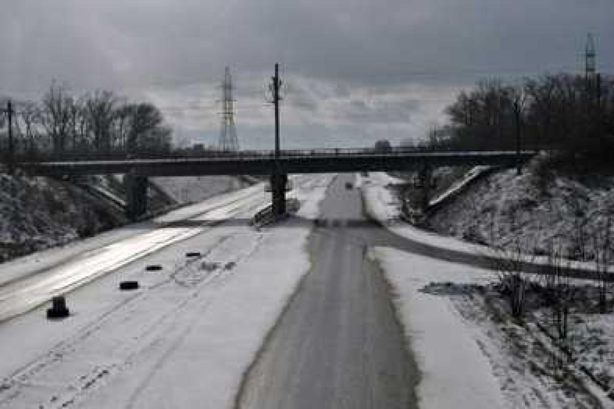 На трассе "Мариуполь - Донецк" полицейские предотвратили самоубийство матери двоих детей