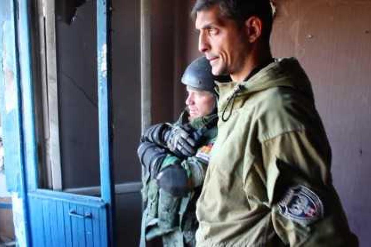 В сеть попало шокирующее видео, как донбасские террористы пытают пленных украинских военных (18+) В сеть попало шокирующее видео, как донбасские террористы пытают пленных украинских военных (18+)