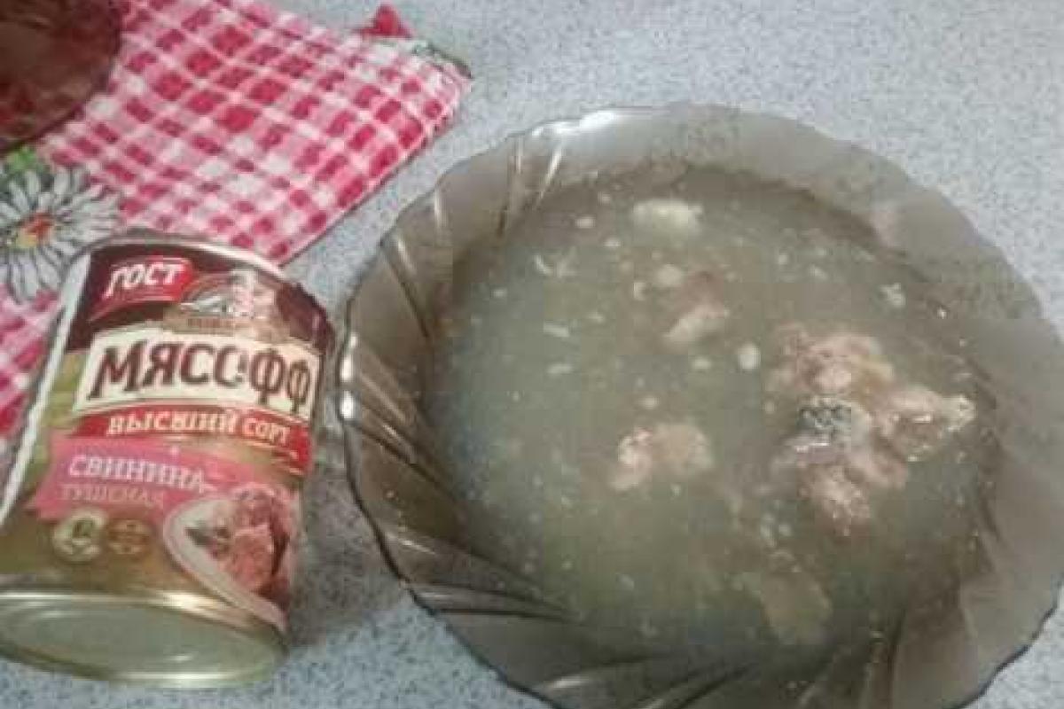 В оккупированный Крым везут российскую тушенку и колбасу без мяса В оккупированный Крым везут российскую тушенку и колбасу без мяса